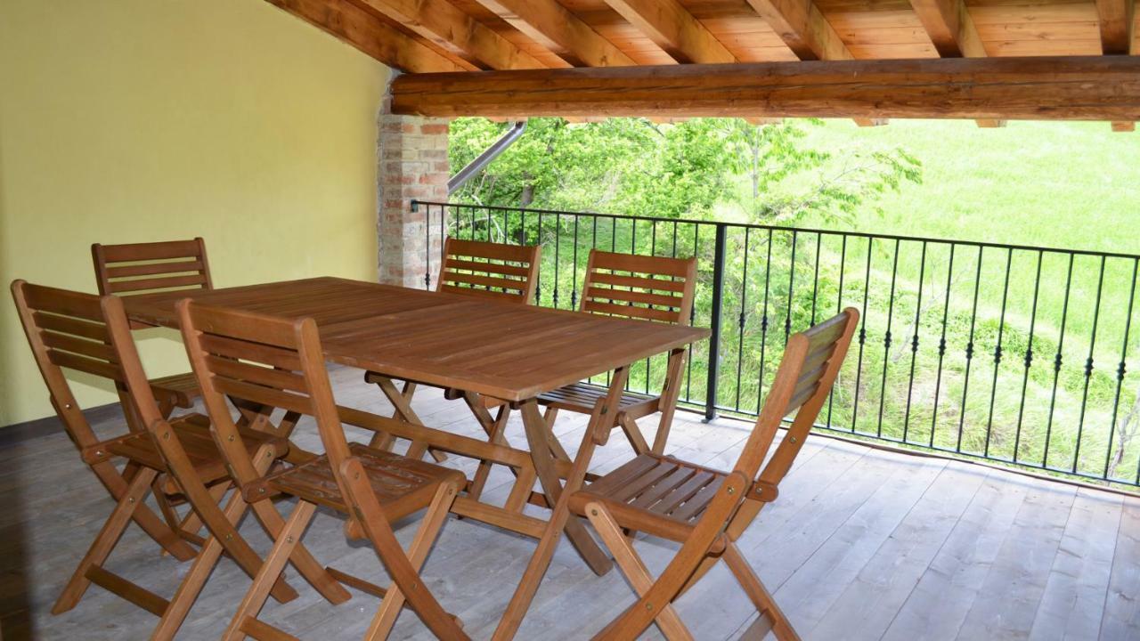Agriturismo "Veritas" Bed & Wine Casaleggio Boiro Екстер'єр фото