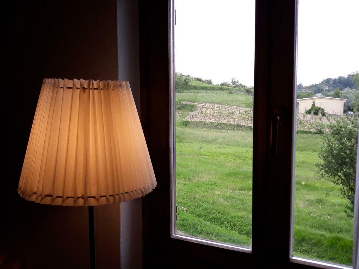 Agriturismo "Veritas" Bed & Wine Casaleggio Boiro Екстер'єр фото