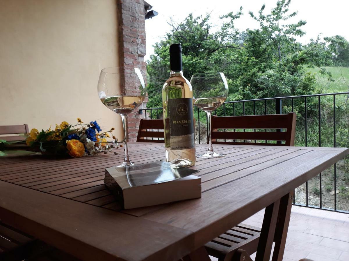 Agriturismo "Veritas" Bed & Wine Casaleggio Boiro Екстер'єр фото