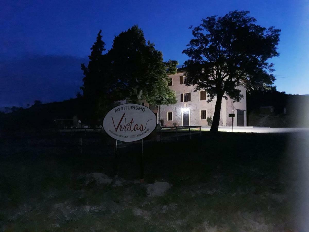 Agriturismo "Veritas" Bed & Wine Casaleggio Boiro Екстер'єр фото