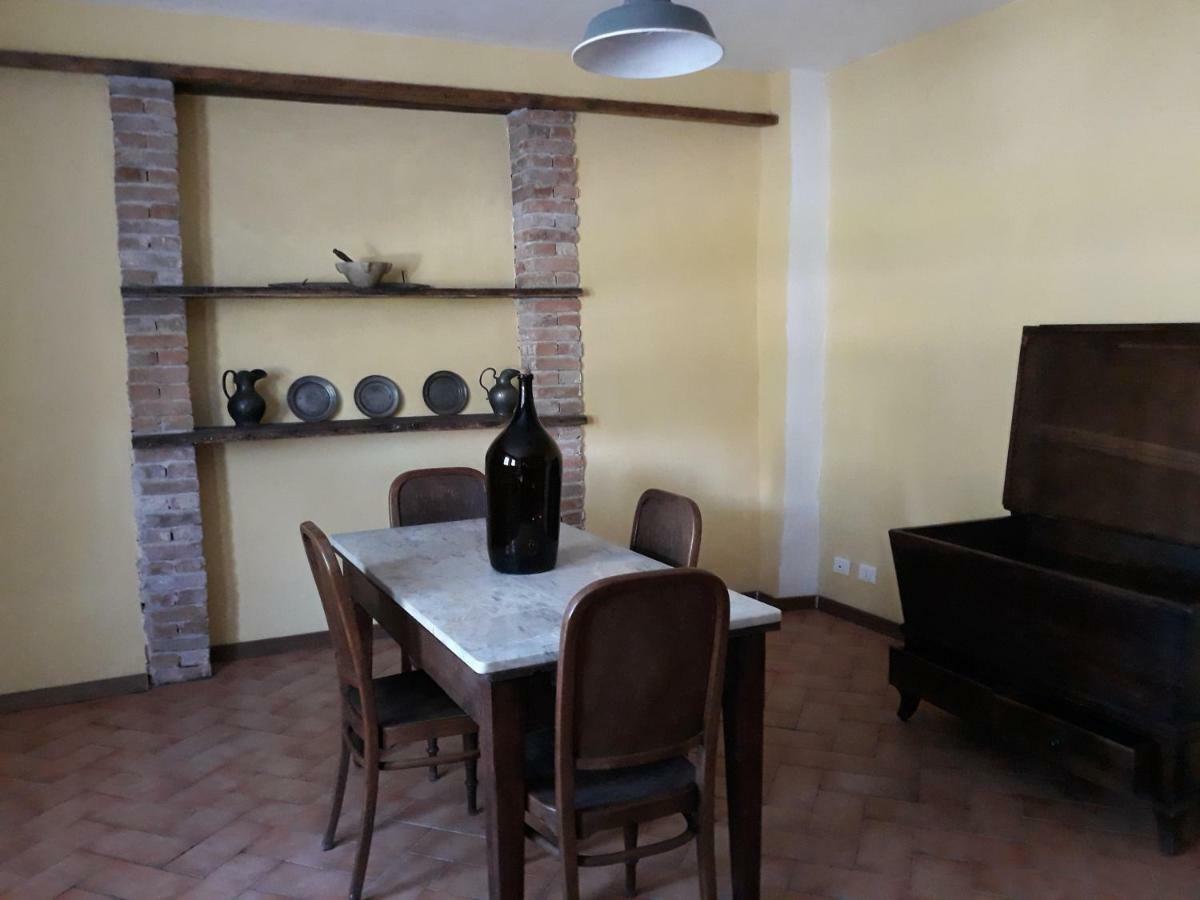 Agriturismo "Veritas" Bed & Wine Casaleggio Boiro Екстер'єр фото