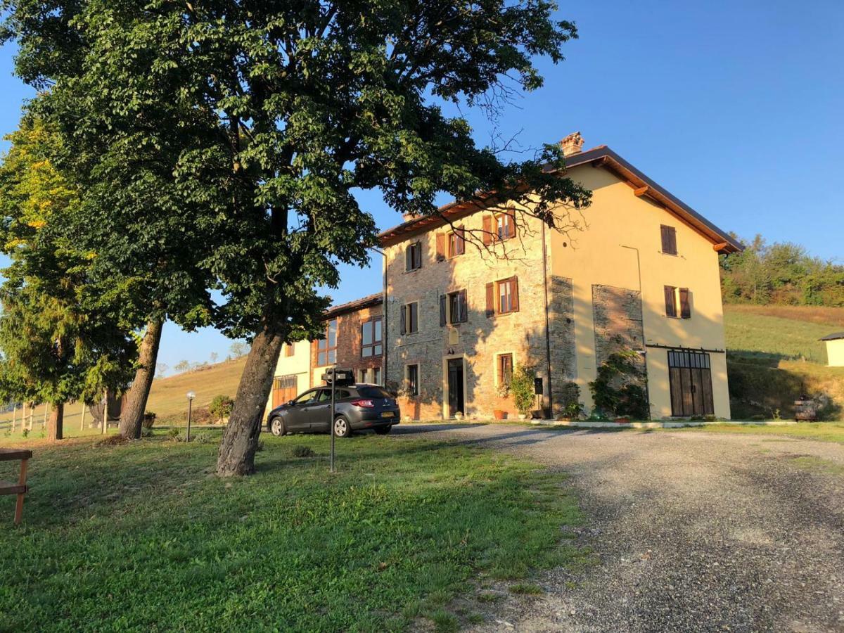 Agriturismo "Veritas" Bed & Wine Casaleggio Boiro Екстер'єр фото